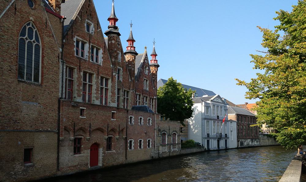 With its lovely squares, picturesque canals and cobbled streets, Bruges really is one of the most romantic cities in old Europe! Best things to do here!