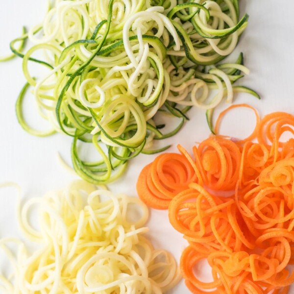 21 quick and easy veggie spiralizer recipes, plus all the tips you need to know to spiralize your veggie to make skinny delicious low-carb recipes!