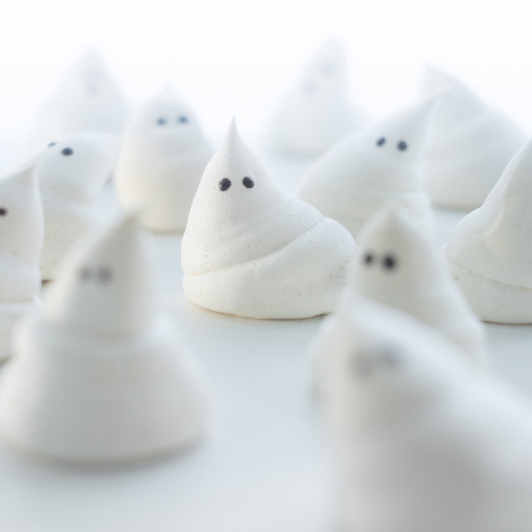Meringue Ghosts: A Spooky Vegan Halloween Treat