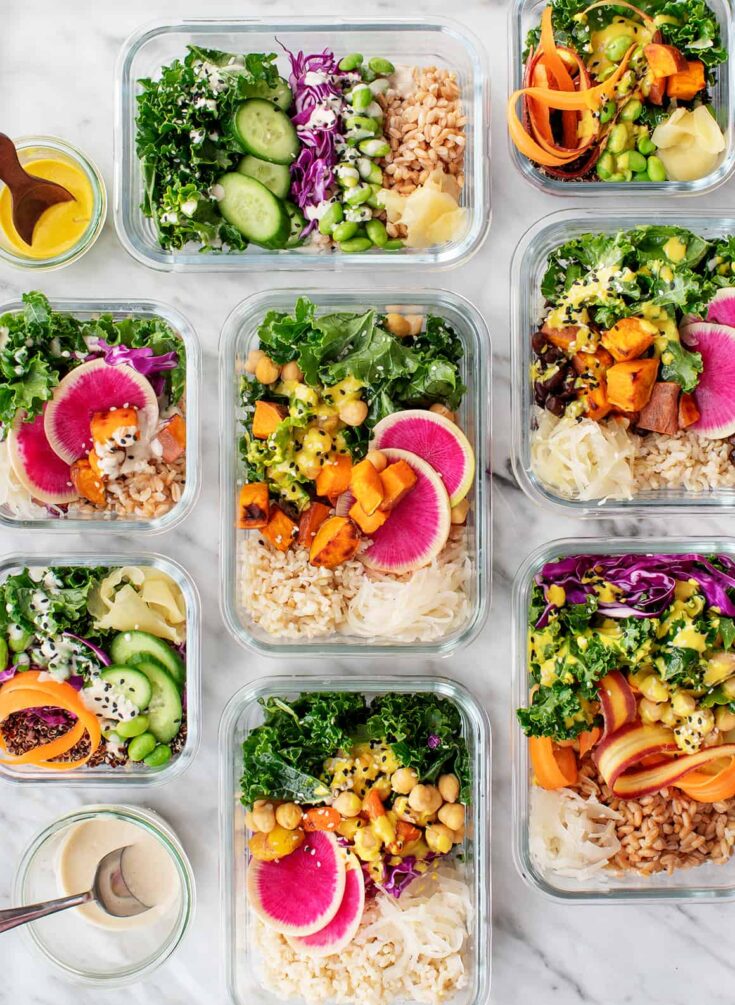 Top view of many meal prep bowls