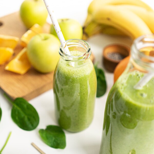 This Energizing Green Smoothie is filled with whole nutritious ingredients to boost your energy and focus. Spinach, banana, orange, green apple, oat milk, and chia seeds make it the perfect smoothie to help you recharge and glow!