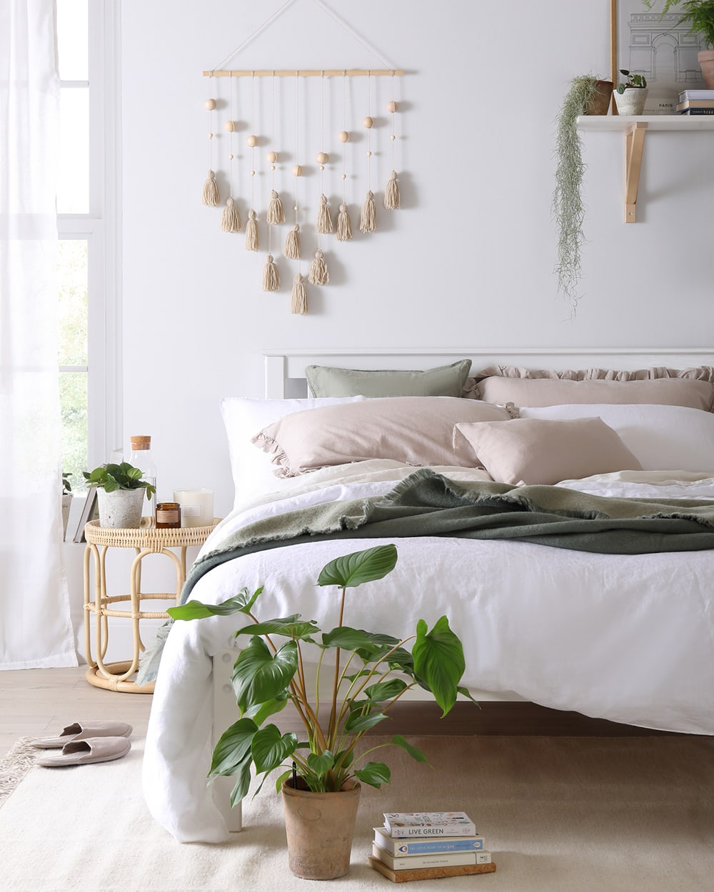 Cozy bedroom in an Airbnb