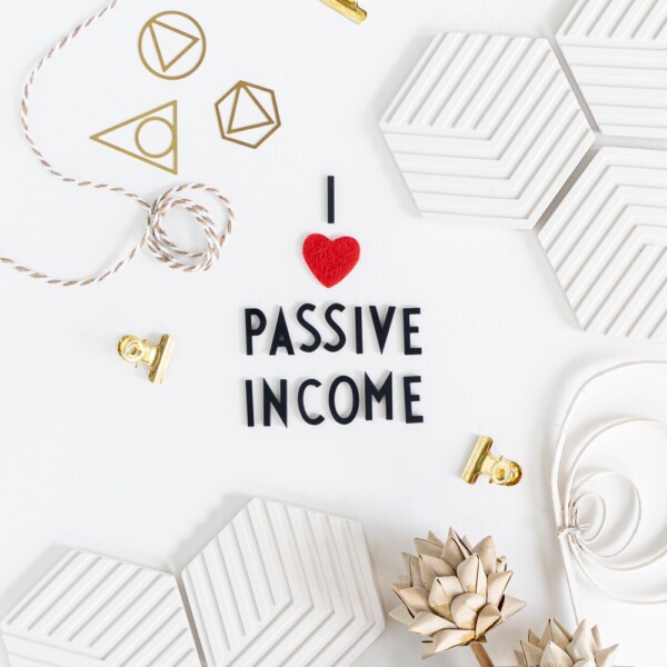 Thumbnail of 31 Passive Income Ideas for Beginners: flat lay of black letters saying "I love passive income"