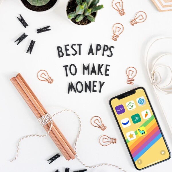 Top view of black letters on white background saying: BEST APPS TO MAKE MONEY. Plus a smartphone with the best money-making apps on the display
