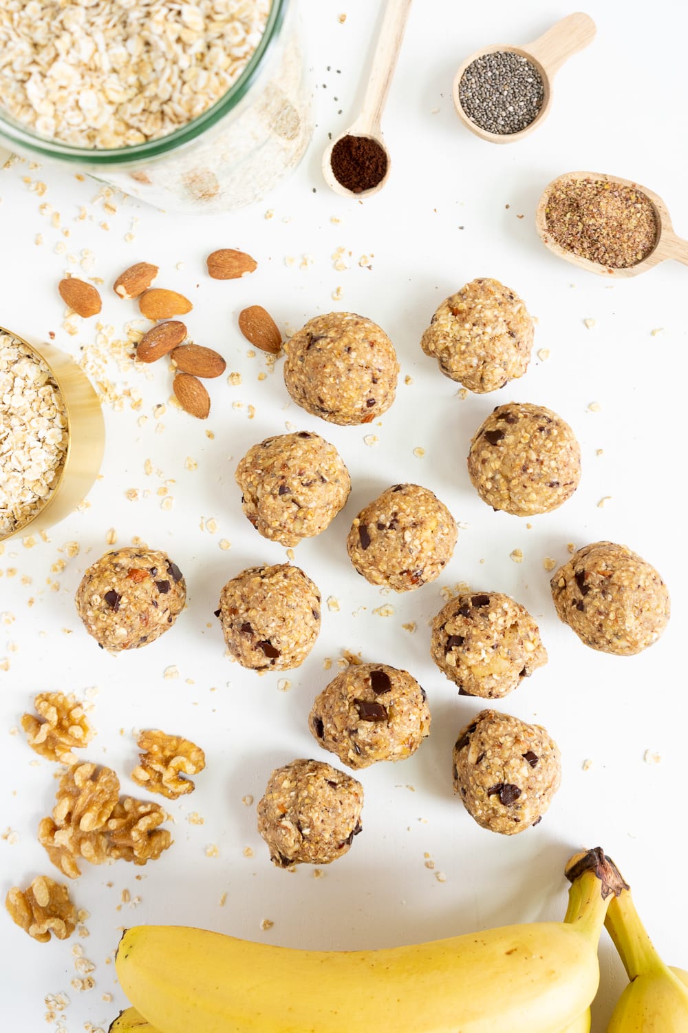 Balls of dough to make breakfast cookies