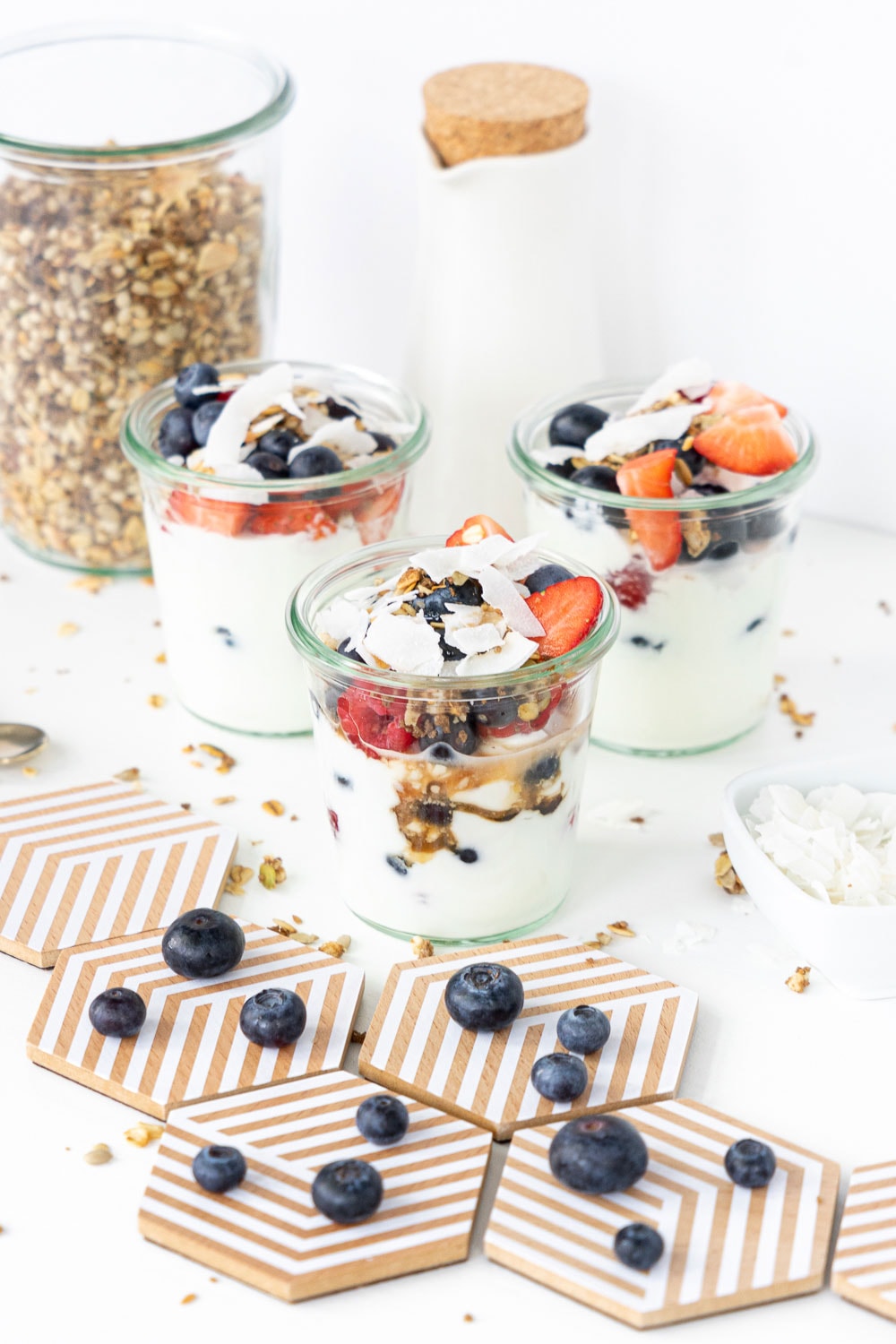 Yogurt parfait with berries