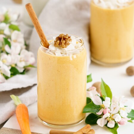Glasses filled with carrot cake smoothie