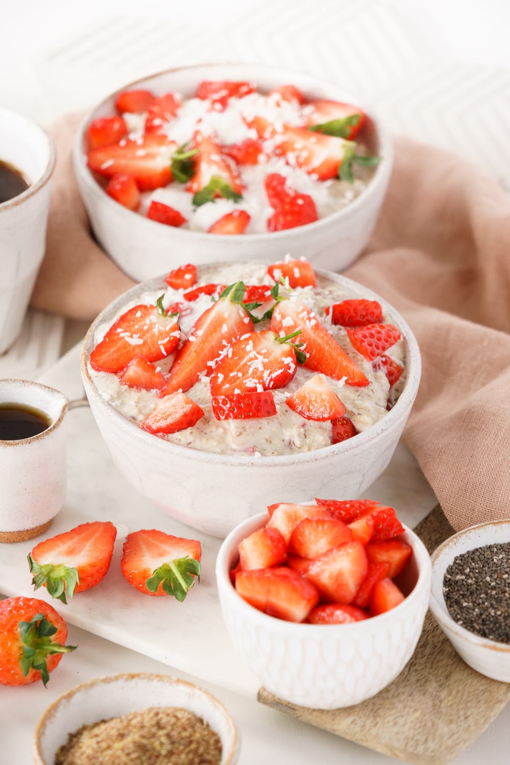 2 bowls filled with strawberry overnight oats