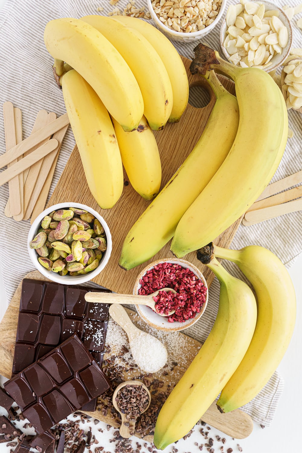 Ingredients needed to make chocolate bananas