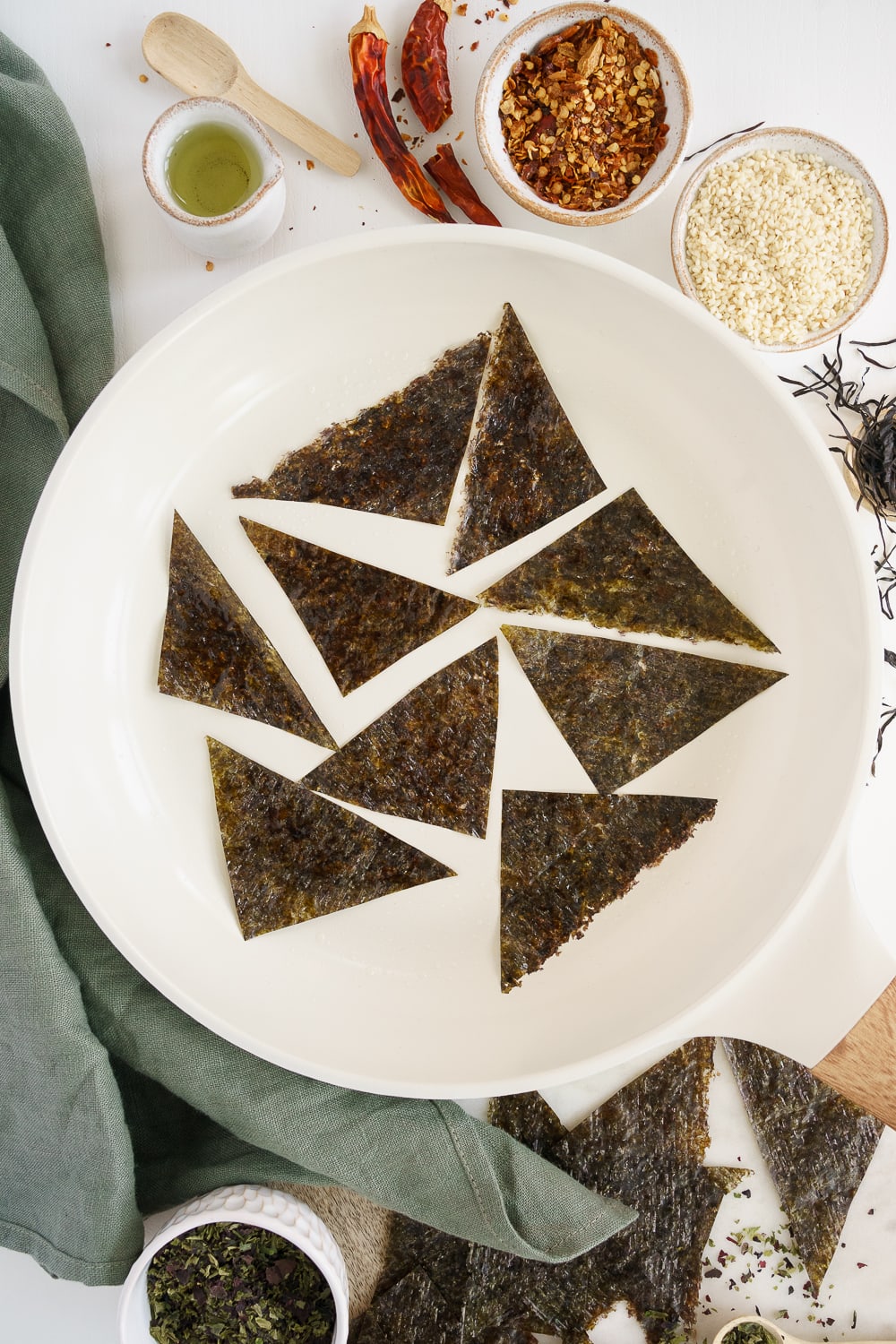 Seaweed chips in a pan