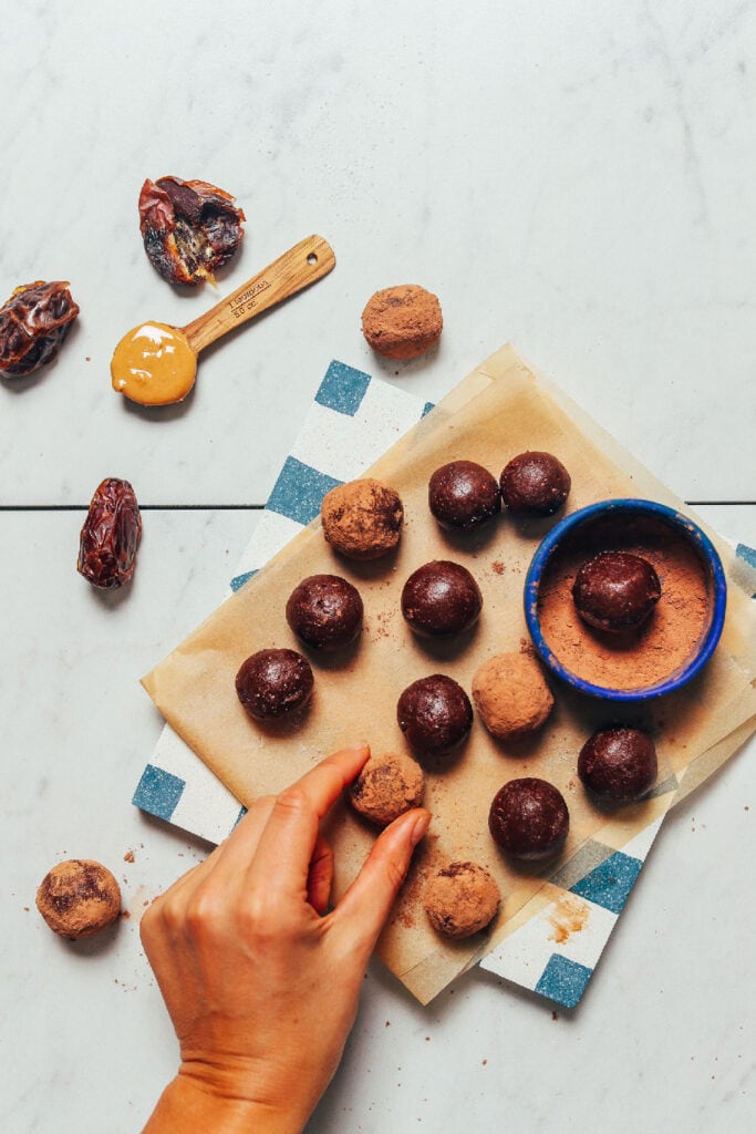 25 Healthy Christmas Cookies That Are Insanely Good!
