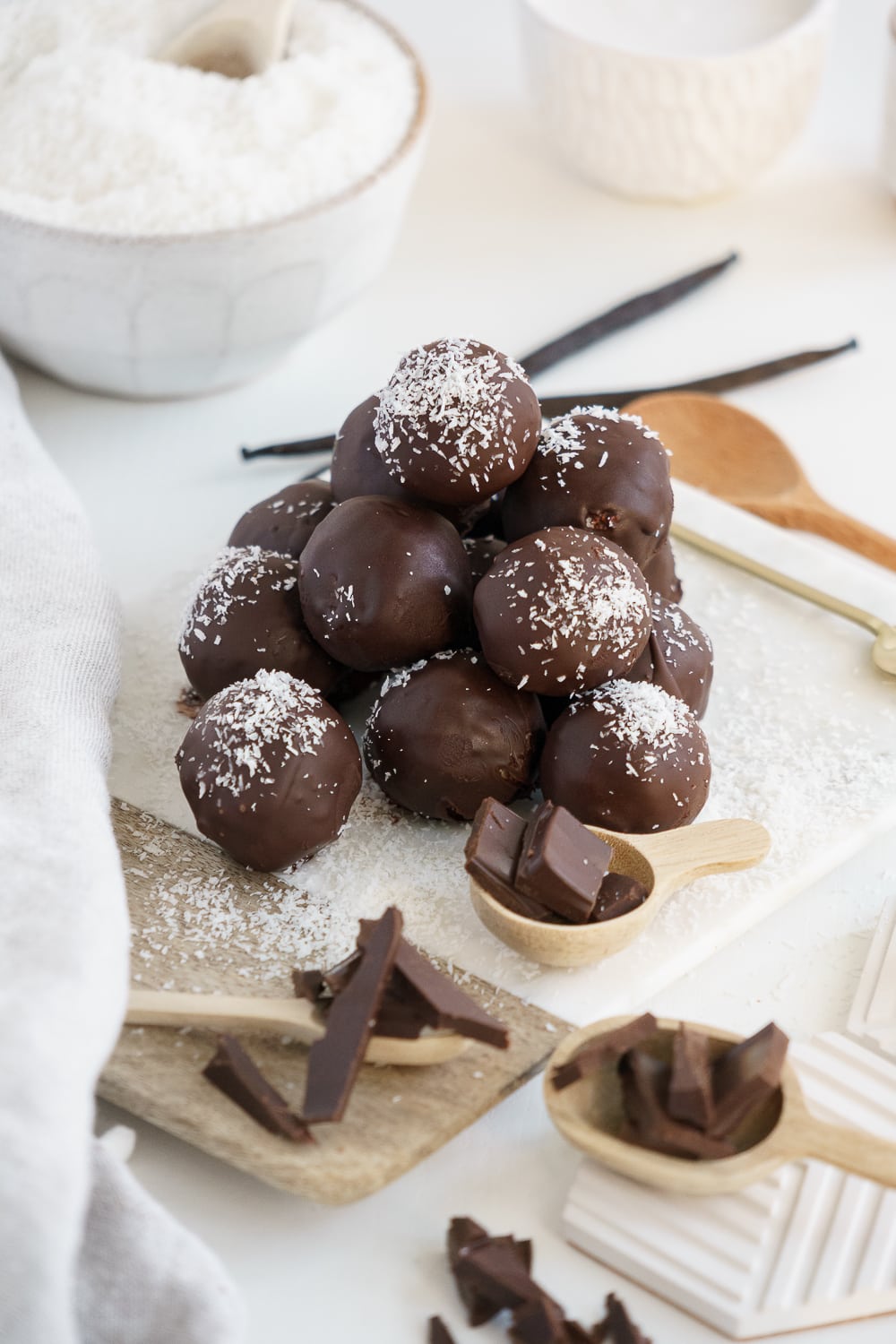 25 Irresistible Vegan Christmas Cookies - Gathering Dreams