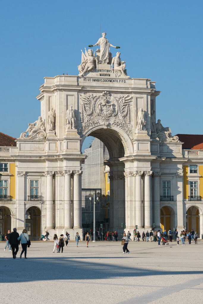 Arco da Rua Augusta in Pra&ccedil;a do Com&eacute;rcio