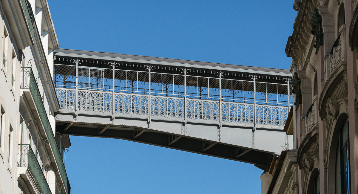 The bridge that connects Santa Justa Elevator to the view platform on other side of the street