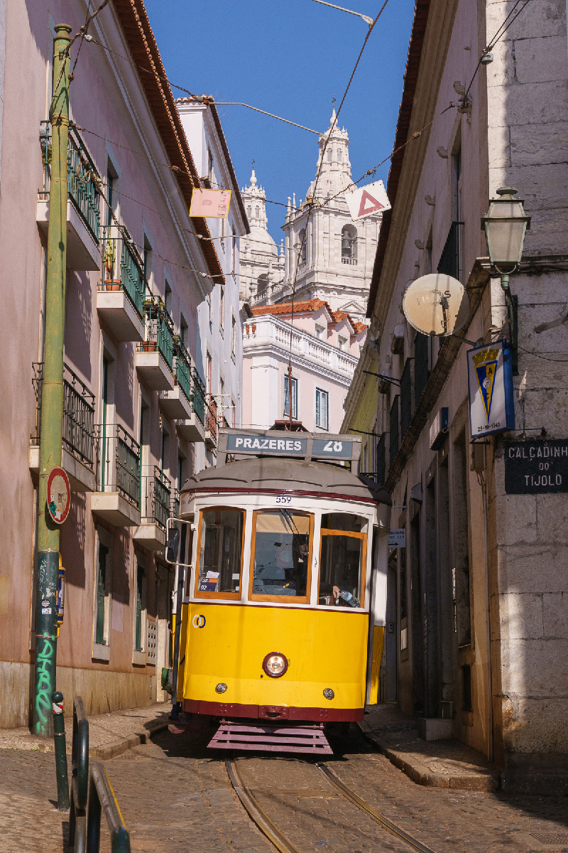 Tram 28 in a typical narrow street
