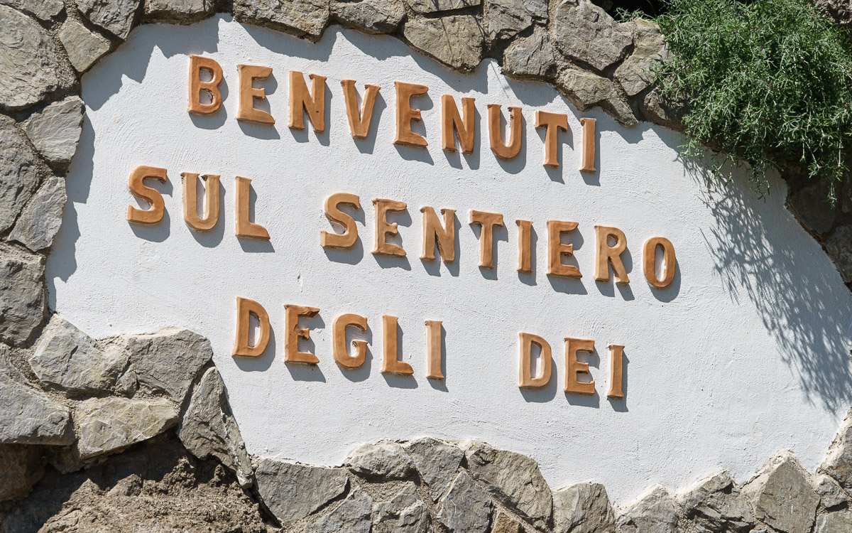 The sign that greets you at the start of the Path of the Gods