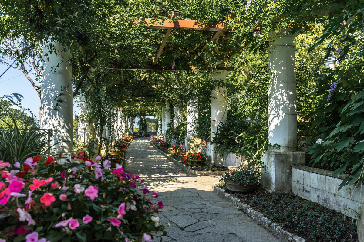 A pergola in Villa San Michele's garden
