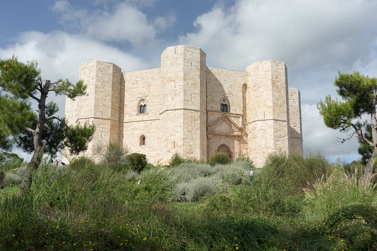 Castel Del Monte in all its glory