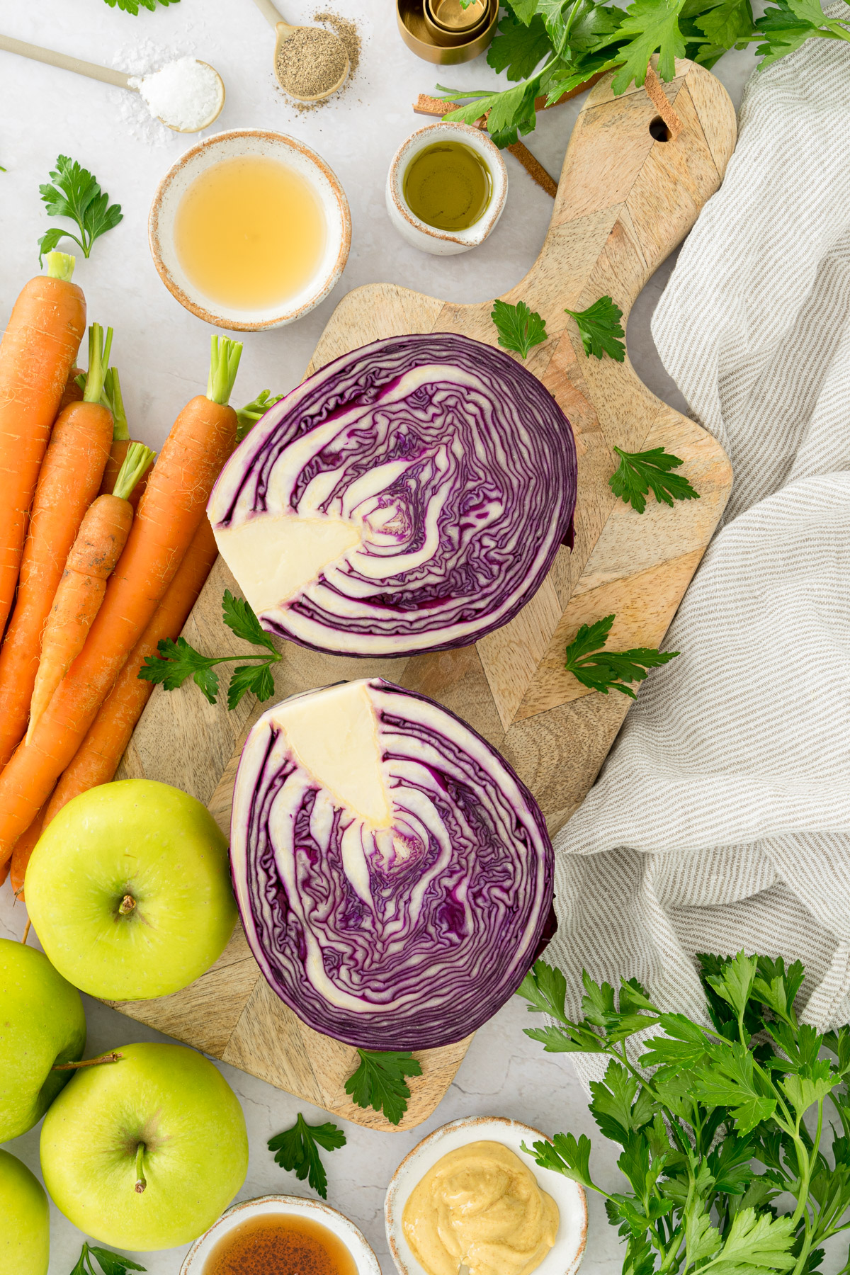 red cabbage salad ingredients, red cabbage, carrots, apple, parsley