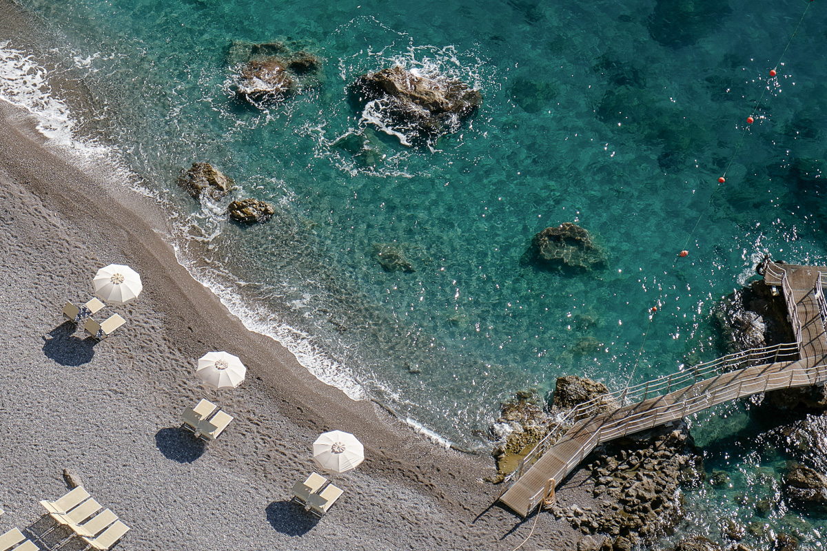 Top down view of spiaggia del duoglio with umbrellas and sunbeds
