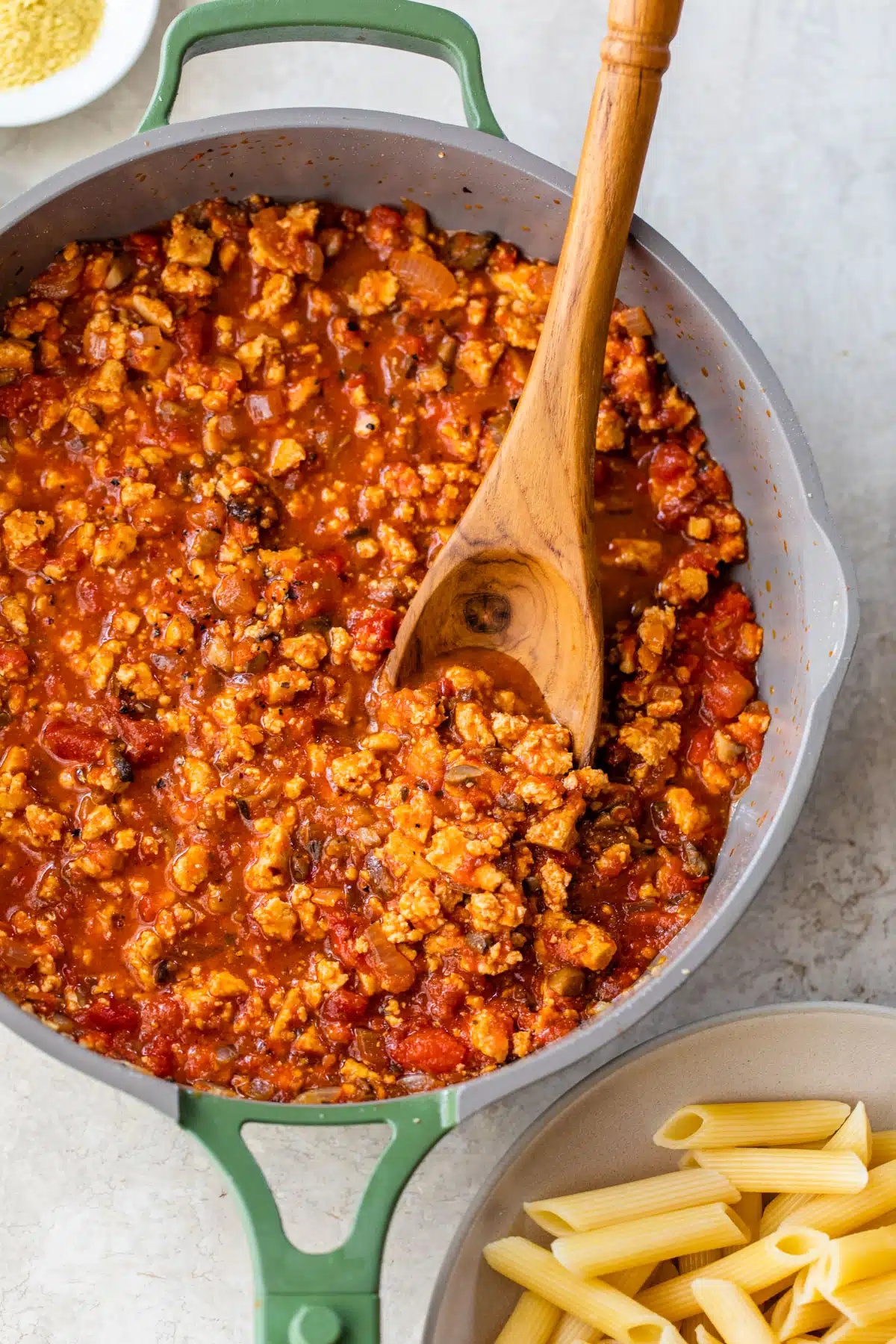 Tofu bolognese in a wok.